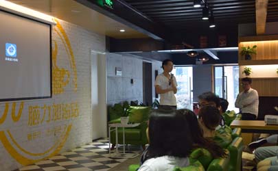 青年說:我為設計狂